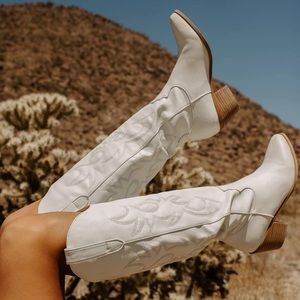 White Cowgirl Boots 🤍